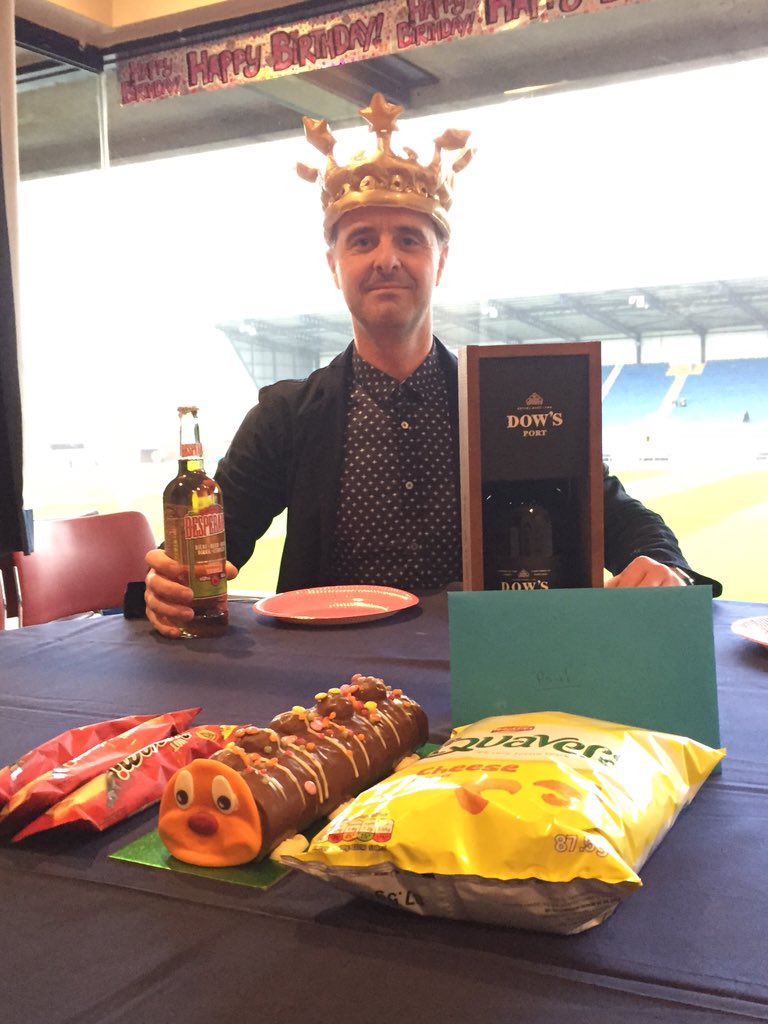 aliiwolfe's tweet photo. This chap was a happy guy yesterday #46notout #pkbirthday @pkoufc #oufc #caterpillarcake https://t.co/EOAvVOoiGt