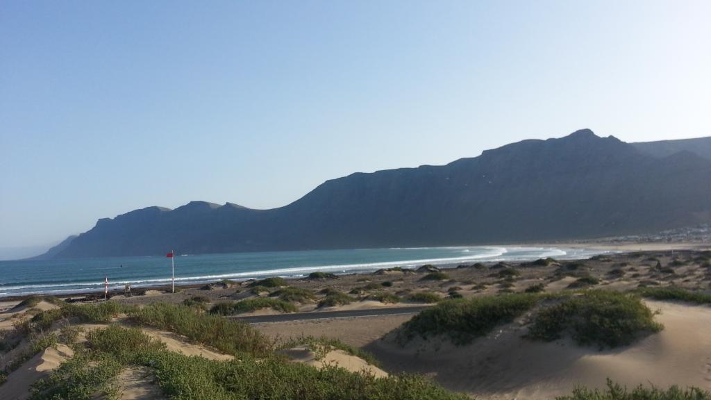 TheOceanSurf's tweet photo. Bonito día de surf hoy en #Famara #Lanzarote https://t.co/VwDeB23BgF