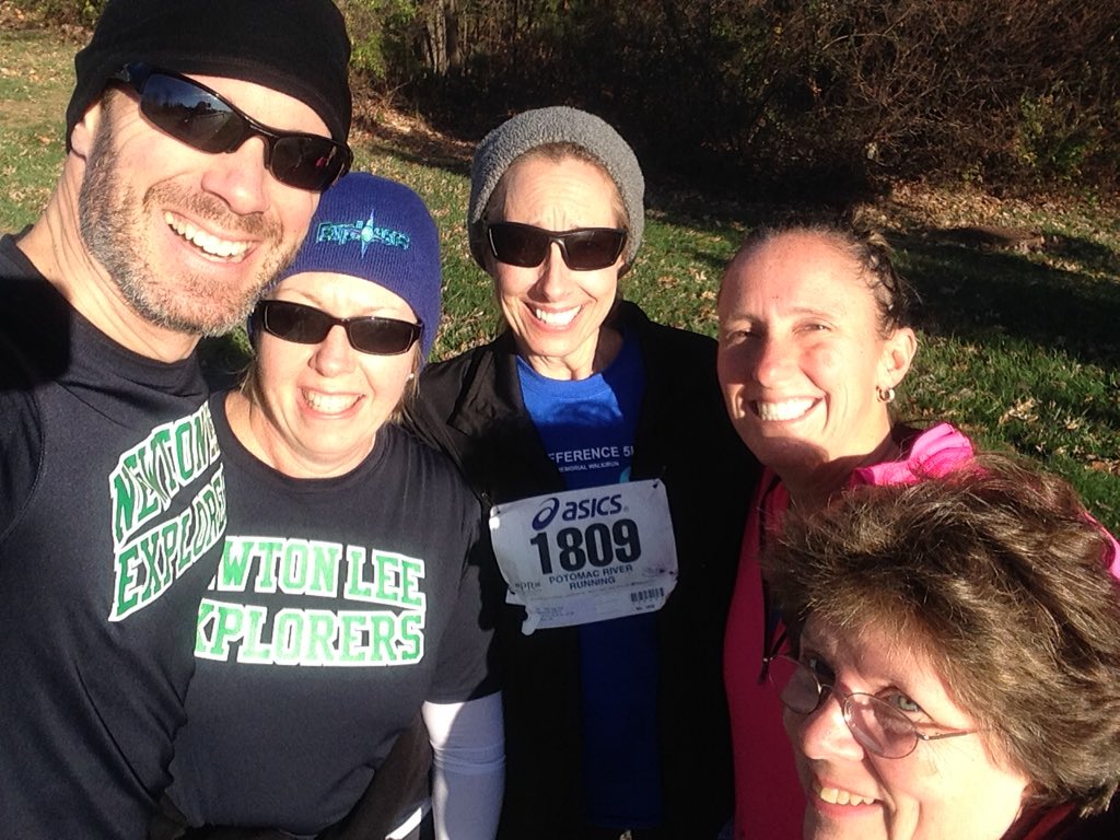 Shawnl8's tweet photo. #beautifulday to #makeadifference w/ #nle16 T's &amp; families at Making a Difference 5k! @awallnersclass @BethCipriano https://t.co/Lv4Af9SPUL