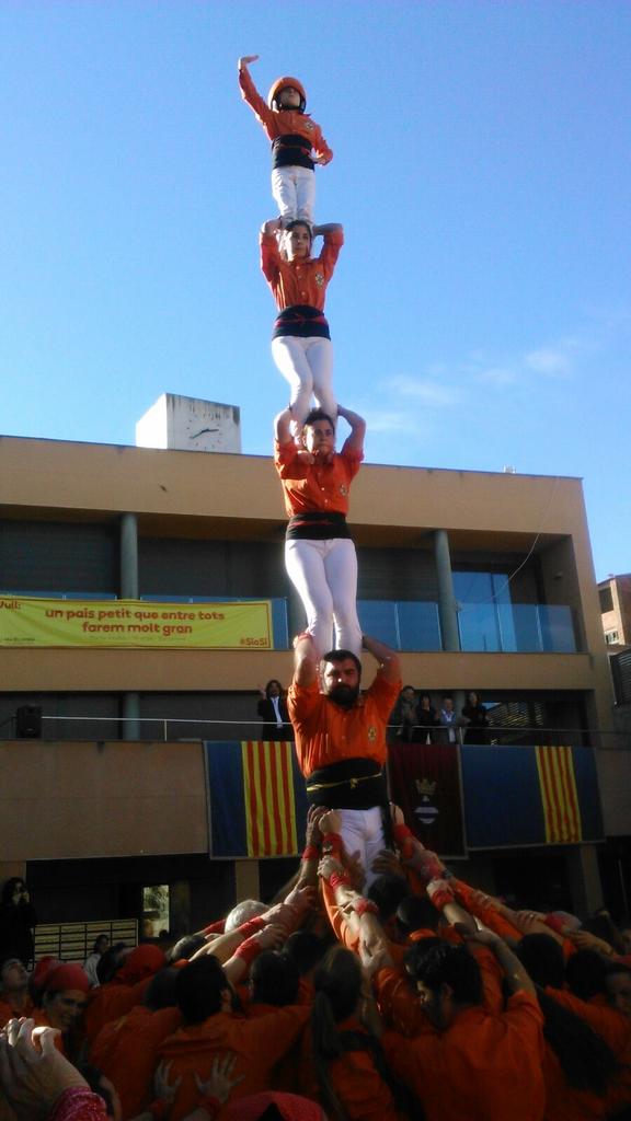 Diada a #SantMartídeTous amb <a href="/moixiganguers/">Moixiganguers d'Igd</a> #continuaelrepte #50castellsde7 dels #Carallots de #SantVicençdelsHorts