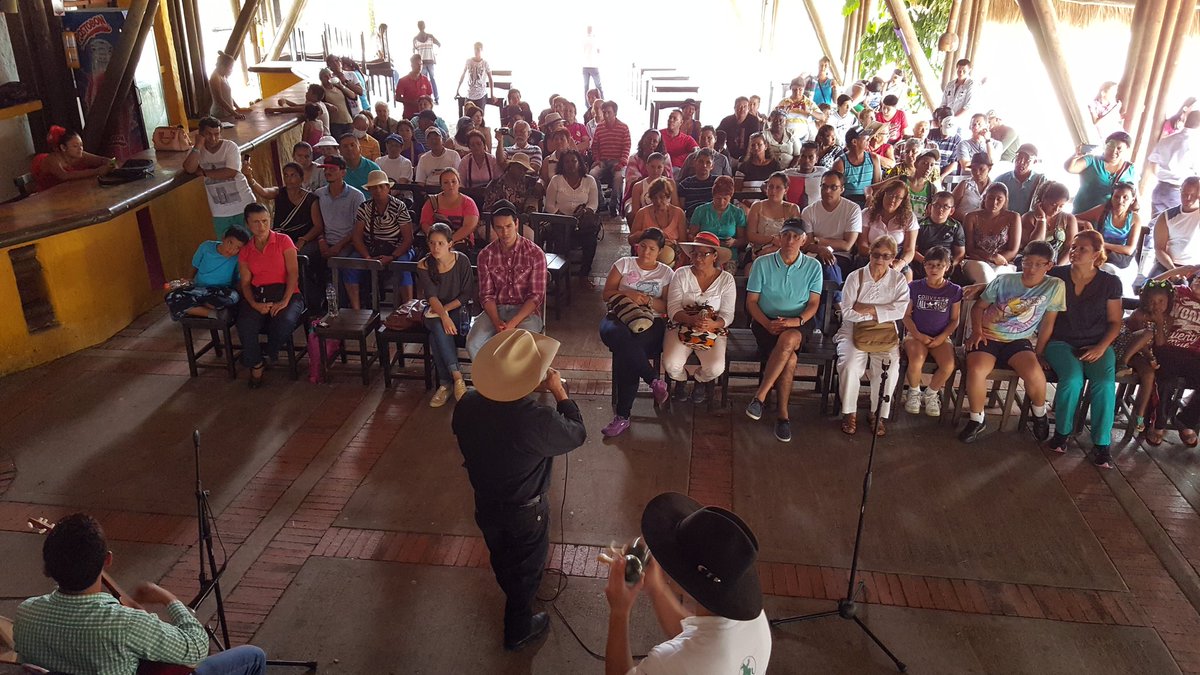 LasMalocas's tweet photo. Nuestros turistas disfrutan de lo mejor del folclor llanero. Todavía tienes tiempo de llegar. https://t.co/aSuk04ZILz