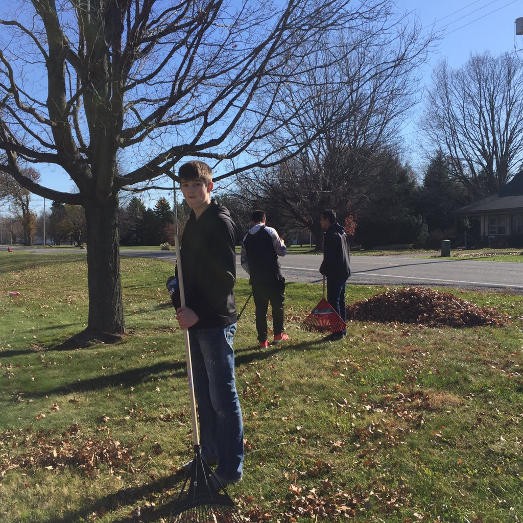 joe_binkley's tweet photo. Raking and cleaning up the yard at Christie Lane #tchltb2 https://t.co/P8Gq15xbNq