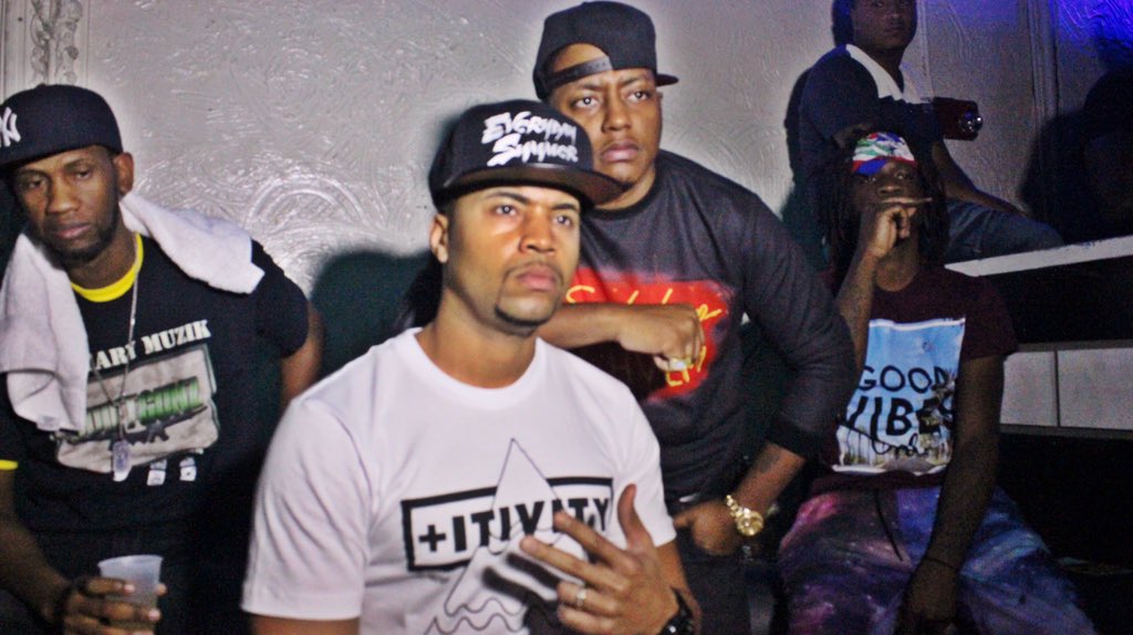 3dash60's tweet photo. #Cassidy aka Mr π#3dash60 #sapphireroom #vip #lastnight π© was lit π₯ #EverdaySummer #HeavyWeight #MayhemMusic https://t.co/QvbLNHDYvW