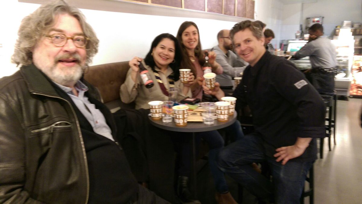 LourDePandzic's tweet photo. Para celebrar con los amigos!! #CervezadeCacao @KeesRaat @FelixWilbrink @lalauraha @chocoladetwit @Iamsterdam https://t.co/vGXo3WQxuI