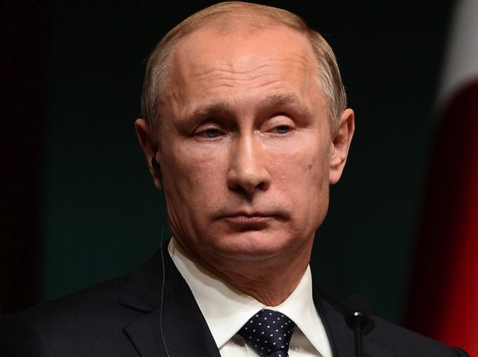 NewsweekPolska's tweet photo. Putin skrzętnie wykorzysta zamachy terrorystyczne w Paryżu, aby odbudować pozycję Rosji. https://t.co/bQHTqauahc https://t.co/GtMu2aTp8n
