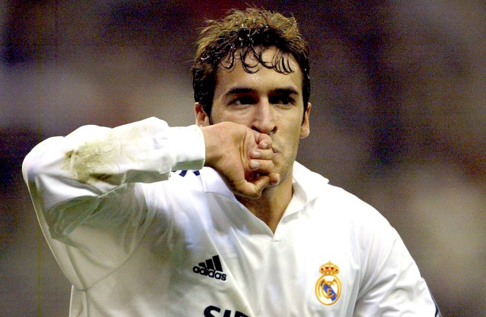 AS_Historia's tweet photo. Raúl González Blanco, el adiós del mítico 7. Repasamos su carrera en imágenes https://t.co/yWk07JIlUr https://t.co/jjxCOT2Z2N
