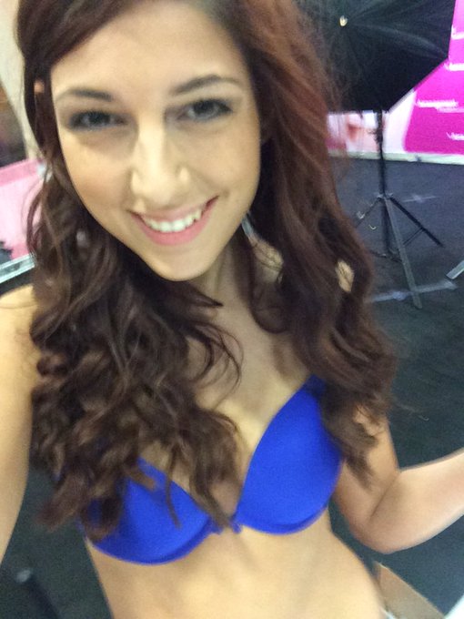 Last day to buy my DVDs and take pics. Find me at @SmoothSynergy booth! https://t.co/PFTKsFu42S<a href="/tag/footfetish"class="tags"><span>#footfetish</span></a>