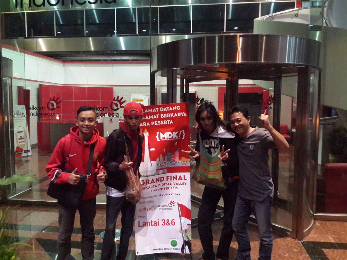 fajareridianto's tweet photo. Masuh sesi sayang2n kali ini dg @RelawanTIKPapua dlm #Telkomhackathonmerdeka2 cc @paceimbiri @FransKobepa @rmihram https://t.co/fhAmHArKPl