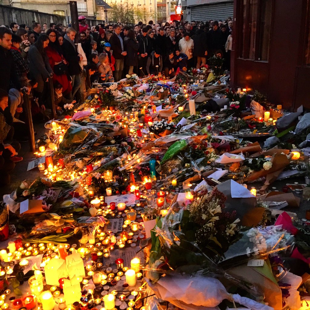 ElodieVeryPetit's tweet photo. #PrayForParis 🕯🇫🇷🙏🏻 https://t.co/iXKT5evSna