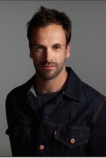 Happy Birthday to Jonny Lee Miller (43) 