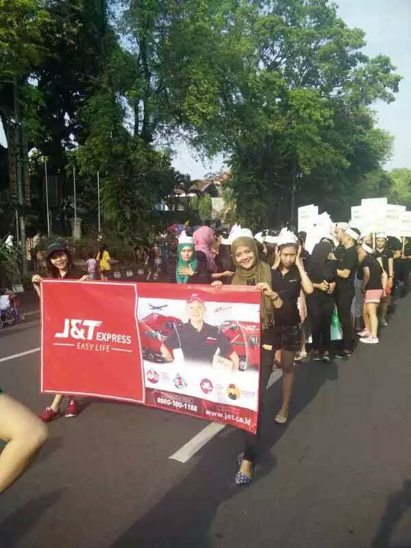 JTExpress1's tweet photo. #carfreeday
#tokoonline
#jualonline
#onlineshopping 
#kebayoranlama
#kebayoranbaru
#sudirman https://t.co/I7UiKiu6ZB