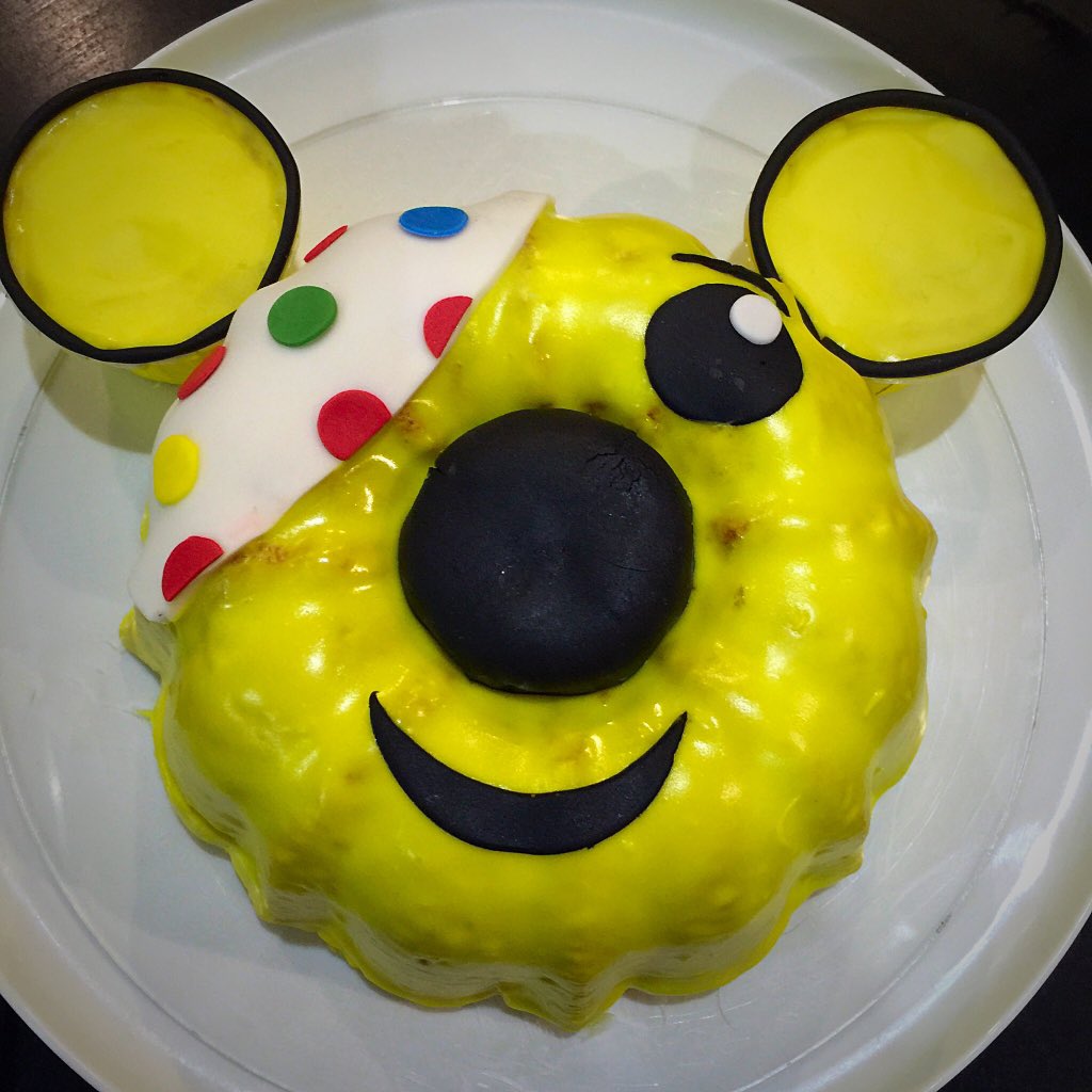 BecksBake's tweet photo. @SundayBakeClub finally finished #pudsey #bundt for #spotty week with a spotty middle https://t.co/geOqkygBs7