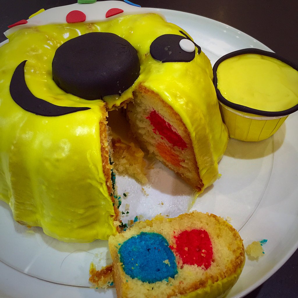 BecksBake's tweet photo. @SundayBakeClub finally finished #pudsey #bundt for #spotty week with a spotty middle https://t.co/geOqkygBs7