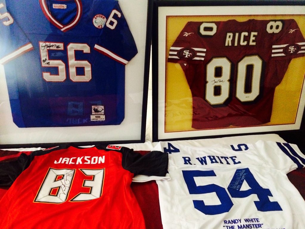 ARNFoundation's tweet photo. Great finds up for auction @ our Celebrate Recovery dinner-Lawrence Taylor,Jerry Rice,Vincent Jackson&amp;Randy White https://t.co/AOAwDDTFTK