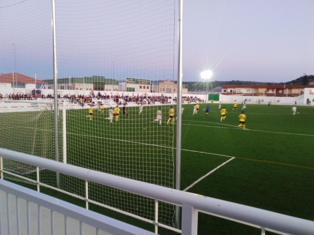 Comienza la segunda parte.....buenisima entrada con unos 600 espectadores....