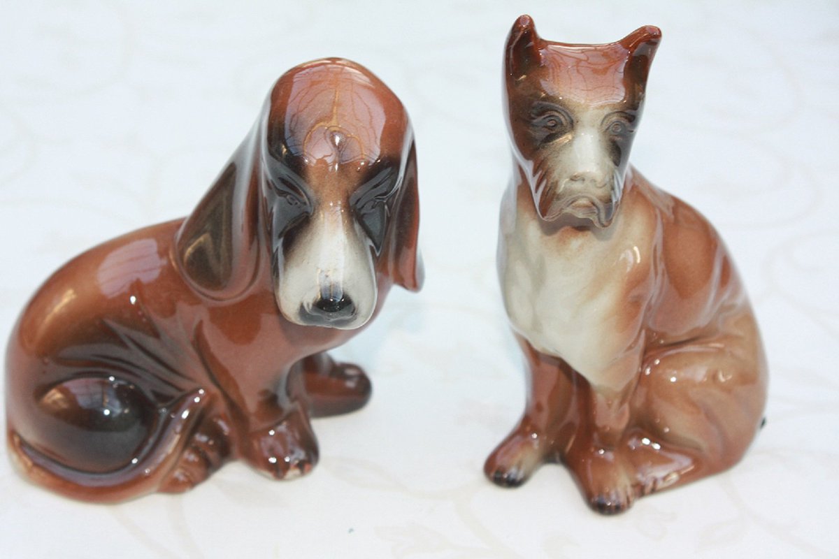 StatenMall's tweet photo. 2 #Dogs #Breeders #Basset #Boxer #Stoneware #Figures 1 Euro #Hunde #Steingut #Auktion here https://t.co/pCO7vT4EGN https://t.co/Sk6jdMAwFN