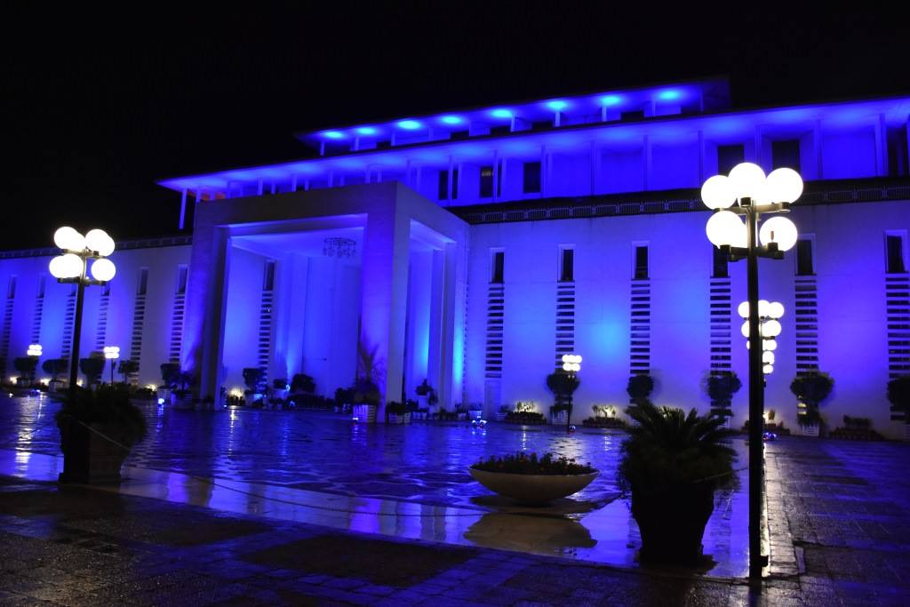 WDDPakistan's tweet photo. President House in Islamabad goes blue on World Diabetes Day 2015 @wdd @novonordisk #WDD15 #KPKDiabetesForum https://t.co/WWoAXiiNyn