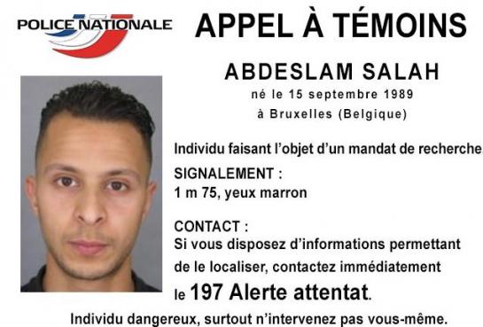 le_Parisien's tweet photo. EN DIRECT. Attentats à Paris : la police lance un mandat de recherche >>https://t.co/TiTSSfGb9S https://t.co/PnsbCViXsw