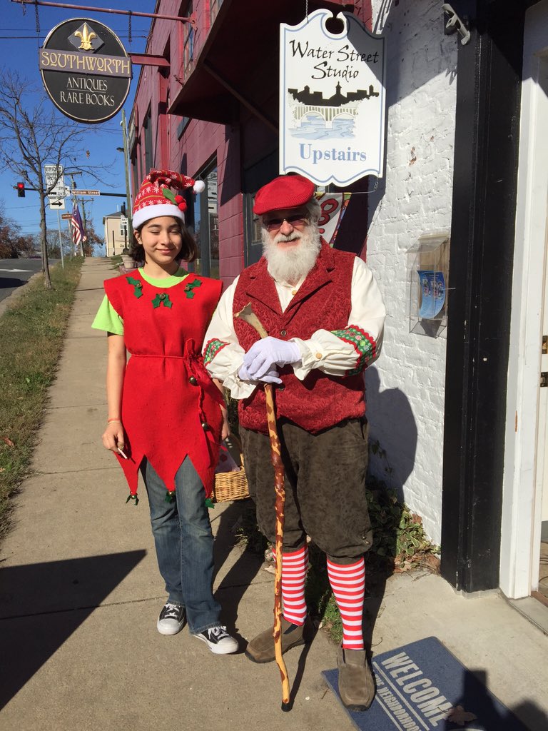 FxbgDNTN's tweet photo. The big guy and his elf are strolling again this afternoon until 3:30pm! #lovefxbg #shoplocalfxbg #shopsmall https://t.co/2PYZ3x22UV