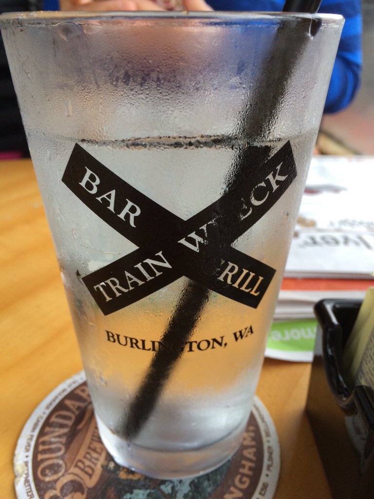 SteveKubota's tweet photo. Luv their glasses #Beerwith #Breaky #TrainWreck #BurlingtonWA @TalesoftheCork #FarmStrong #Porter #CandyPeel #IPA 🍻🍺 https://t.co/hmXtEyHuip