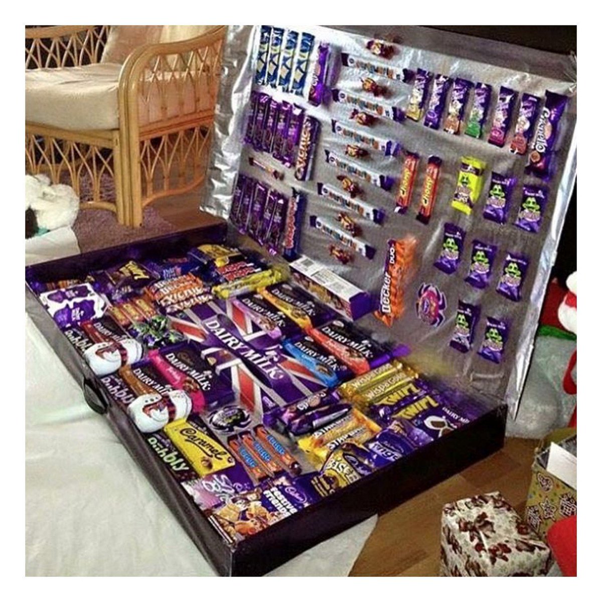 LoveClothing's tweet photo. If i was a lawyer our briefcase would be stacked like this. #choclife 💕 https://t.co/pjRgqP0Fx3