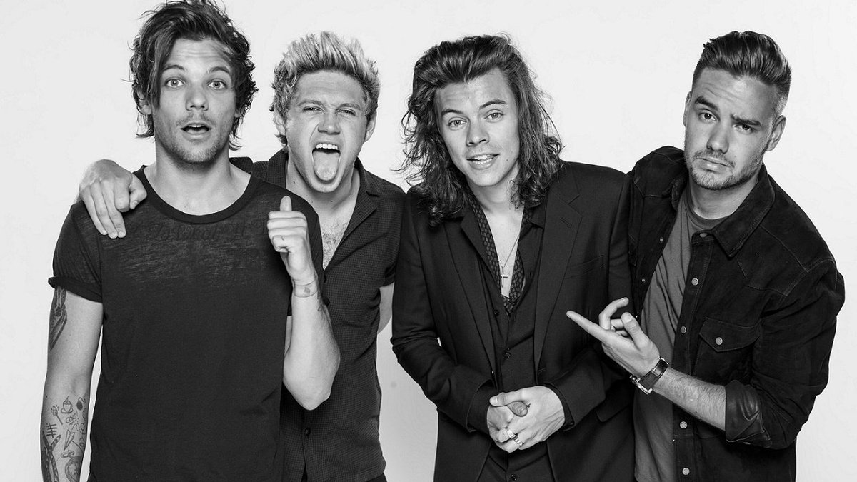 .<a href="/onedirection/">One Direction</a>'s appearance on <a href="/TheXFactor/">The X Factor</a> tonight has broken the internet. #Ask1D mtvne.ws/sf0zRk