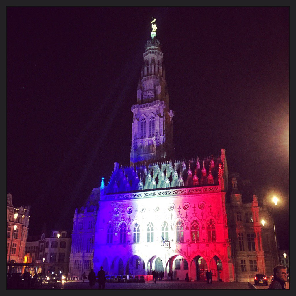 VilleArras's tweet photo. Le Beffroi, #MonumentPréféré des Français 2015 arbore les couleurs tricolores. 🇫🇷
#AttackParis #Arras https://t.co/JGL7AvzUQY