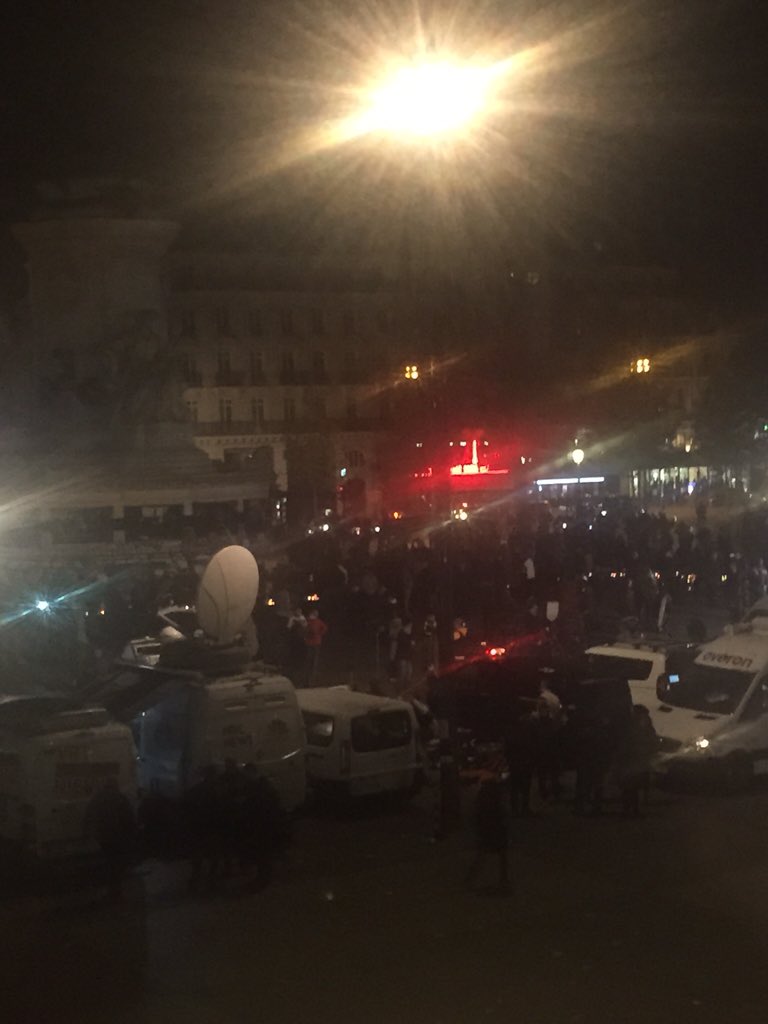 SrhMoulai's tweet image. La foule de retour sur la place de la République #panique