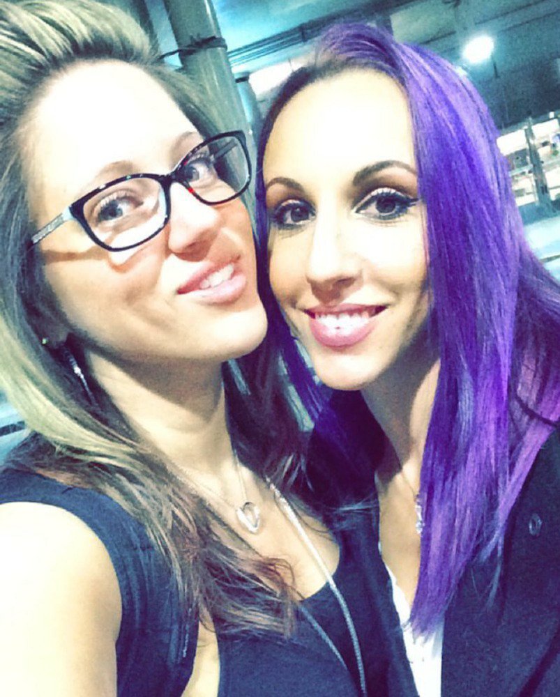 gemmalux6's tweet photo. #purplehair #purplehairdontcare #mymainchick #bestfriends #baltimore #strongissexy #Happiness 💜❤💜❤💜❤💜❤💜 https://t.co/ayQpBJdZws
