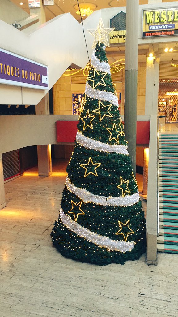 OGSGemma's tweet photo. France is ready for Christmas! https://t.co/VrRlVscYig