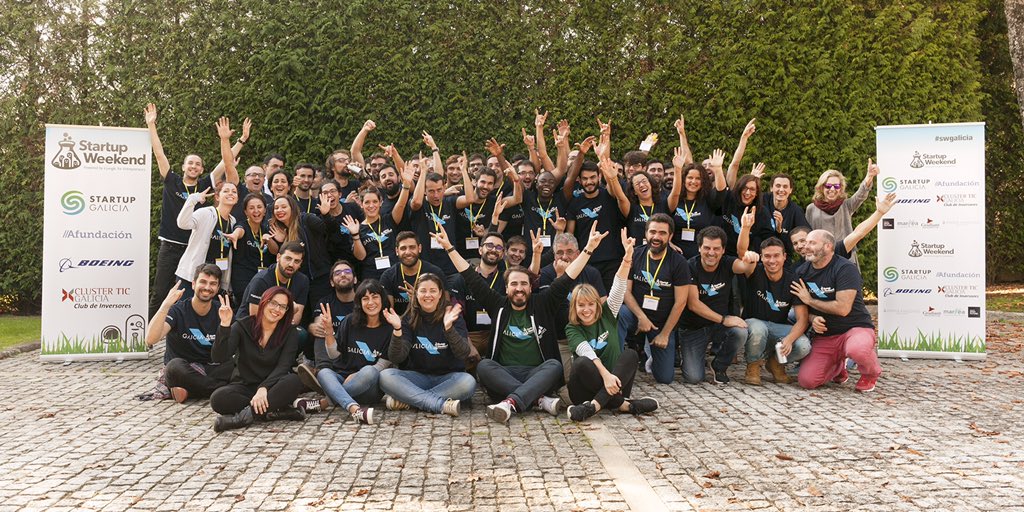 Cerramos el día con la foto de familia de la 5ª Edición de <a href="/swgalicia/">StartupWeekendGAL</a> ❤️❤️❤️ Muchísimas gracias a todos!