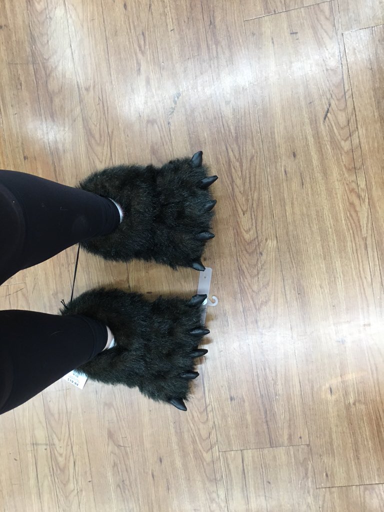 Lord_Abaddon's tweet photo. Boss new feet!!! 😊 https://t.co/5HRHH2uuVU