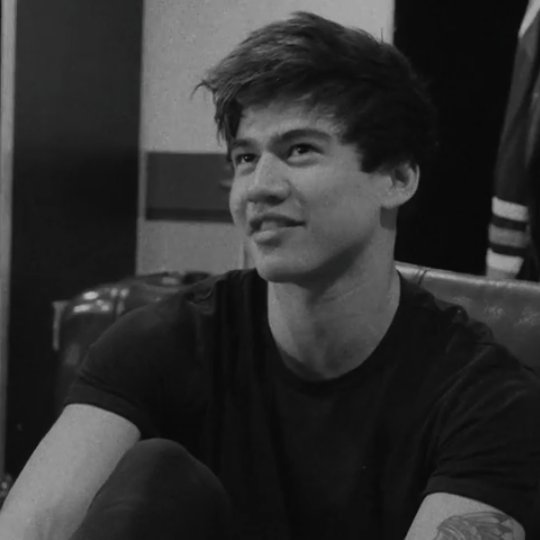 mepasodelaraya's tweet photo. Tweeting 15 Calum pics
1 rt = 1 vote
 #MTVStars 5 Seconds Of Summer https://t.co/7zrck3MSgV