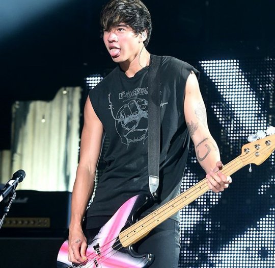 mepasodelaraya's tweet photo. Tweeting 15 Calum pics
1 rt = 1 vote
 #MTVStars 5 Seconds Of Summer https://t.co/TpP0lrajku