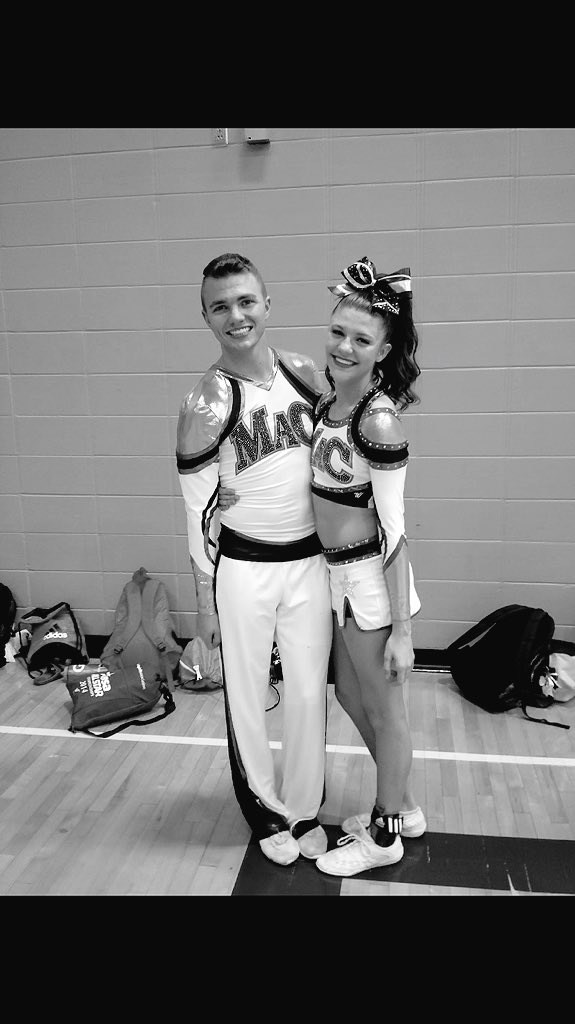 mica_sage's tweet photo. 🤘🏼💙💀 #macscheer https://t.co/73WynMzBHb