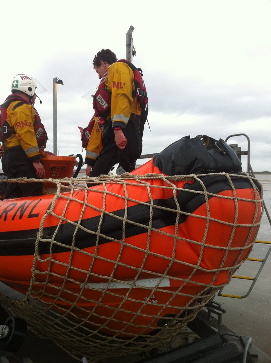 BurnhamRNLI's tweet photo. #netrecovery #train1savemany #volunteers #RNL #charity https://t.co/GsI0t1DKPT