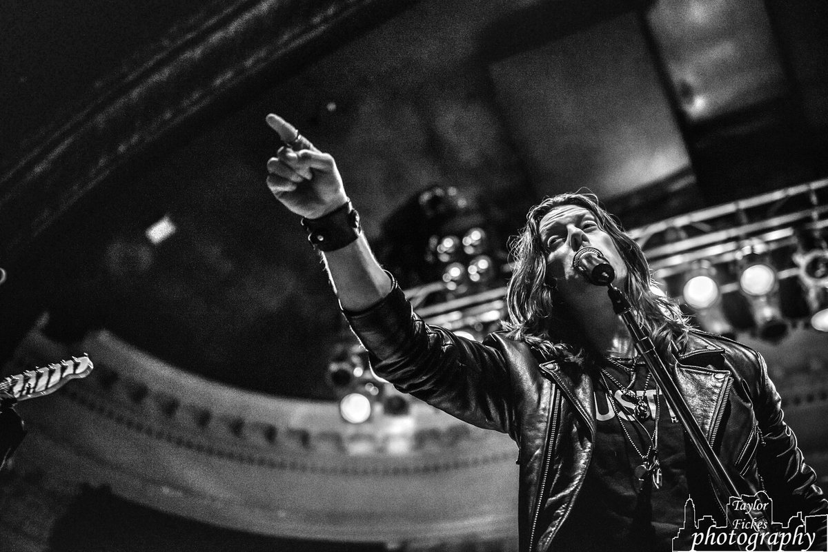 ShaunSoho's tweet photo. Stay tuned guys, we're working on brand new @CrashMidnight material for 2016! #CRASHMIDNIGHT https://t.co/dL0zTFIu0Q