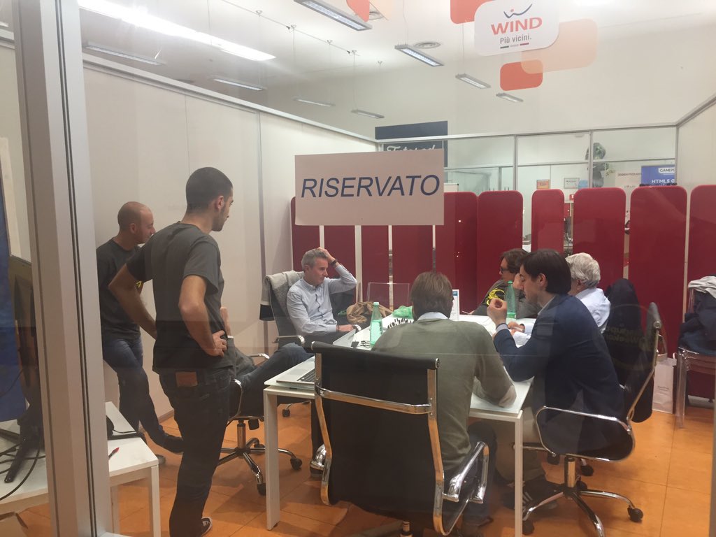 maria_christina's tweet photo. Serious deliberating from the judges at #swromafood @startuproma #GSB2015 https://t.co/uANIgRghNW