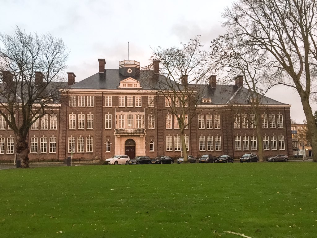 nettyeerland's tweet photo. Na jaren weer eens langs mijn oude school gereden. #libanonlyceum #kralingen. Alles nog zeer herkenbaar😊 https://t.co/HhImgbcNcU