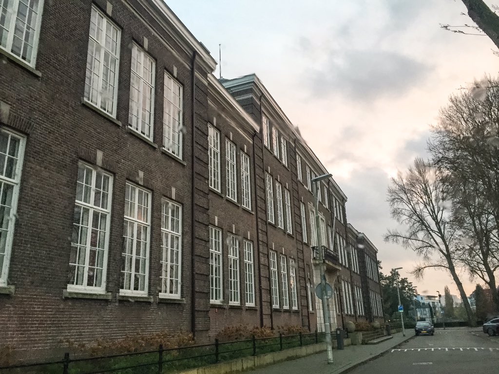 nettyeerland's tweet photo. Na jaren weer eens langs mijn oude school gereden. #libanonlyceum #kralingen. Alles nog zeer herkenbaar😊 https://t.co/HhImgbcNcU