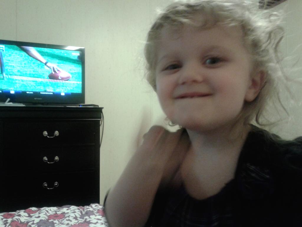 reneeflds's tweet photo. Watching some @Panthers football with my 2 year old neice...... #StartingHerOffRight #KeepPounding https://t.co/JYzOlViZ2S