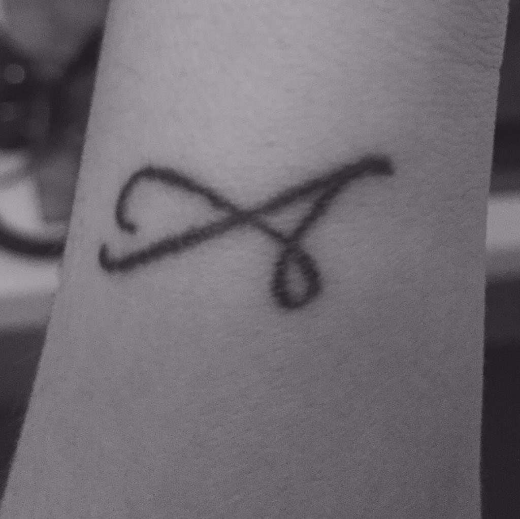 harliviespoison's tweet image. @imarleneking five years yet you'll forever remain with me. It's been one hell of a ride 😉💜 #PLLFam #EmisonFam