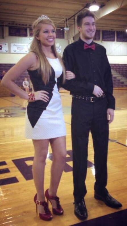 _RachelRayy's tweet photo. Can't believe this was 3 years ago!!! Miss senior year probably a little too much :/ https://t.co/bUxrrkSFXY