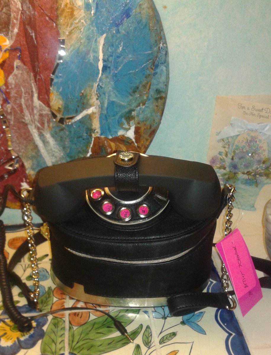 justfunnyhow's tweet photo. @OFF5THEagan Gotta love Betsey Johnson. My new purse. https://t.co/P05RSAqVrw