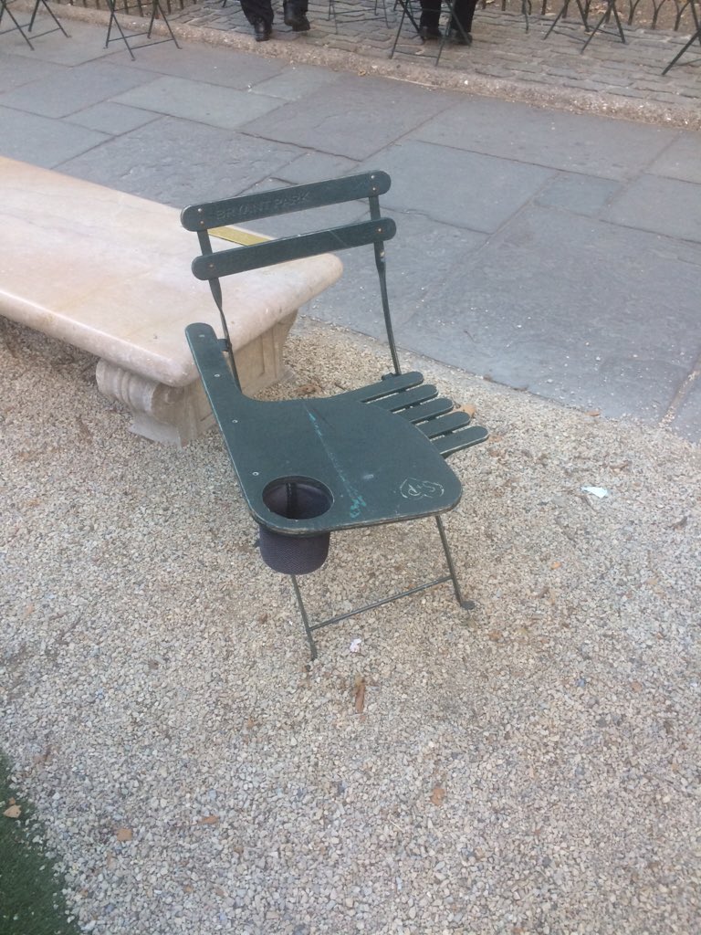 LivingLefty's tweet image. No lefty love in Bryant Park