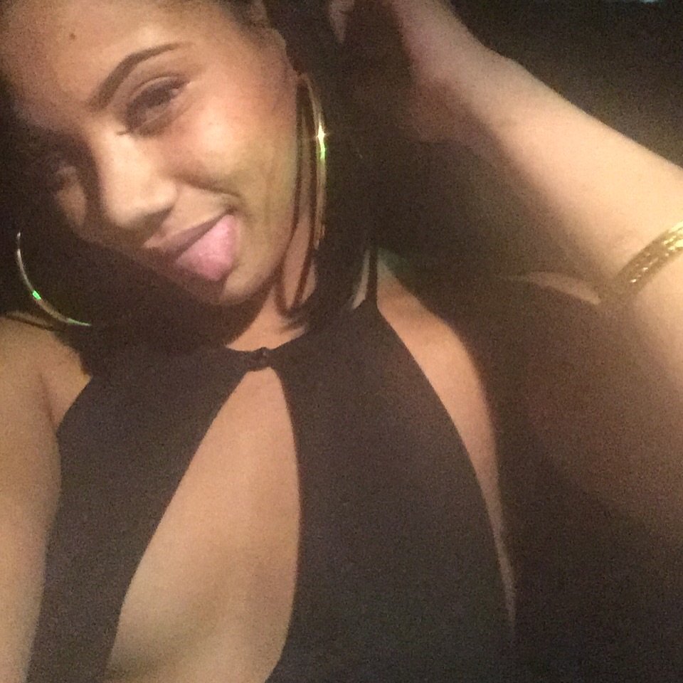 E_Monroeeee's tweet photo. Last night footage 😜 https://t.co/djNjtxMouQ