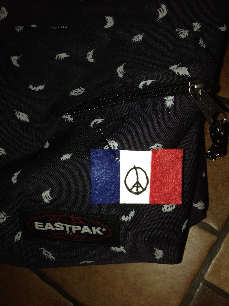 Charivari1's tweet photo. Ma 13 ans a préparé son sac pour le collège. https://t.co/qF3EoRffHC
