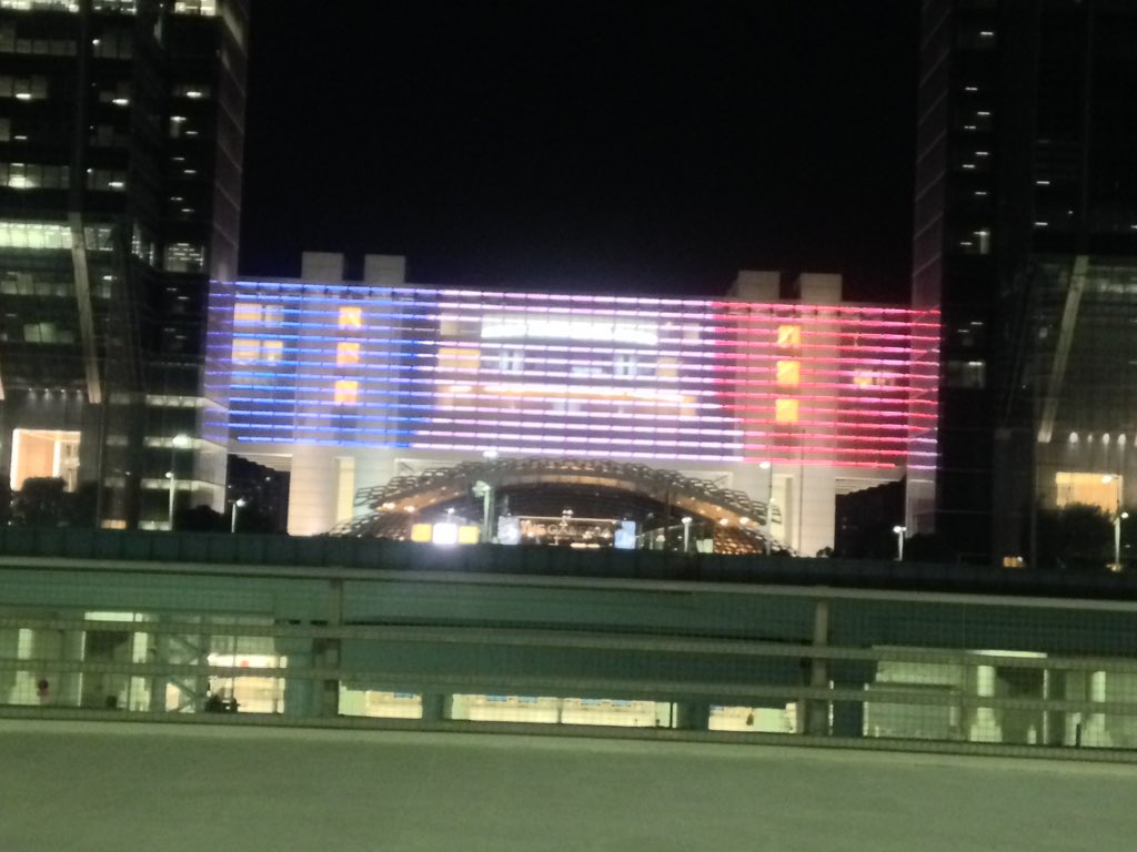 <a href="/assurofeminin/">ASSUROFEMININ.COM</a> #expatriation sensible à cet hommage