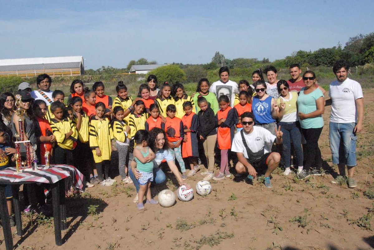terelunalarioja's tweet photo. 1er Torneo de Fútbol Femenino Barrio Agrario @FundAmparoLR https://t.co/fxAMPhW4Dr