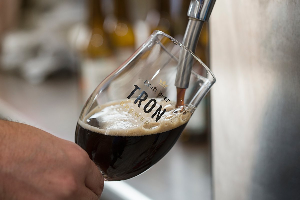 Imperial Stout. Arome kafe, pečenih lešnika, tamne čokolade i dima. #stout #craftbeer #Tron